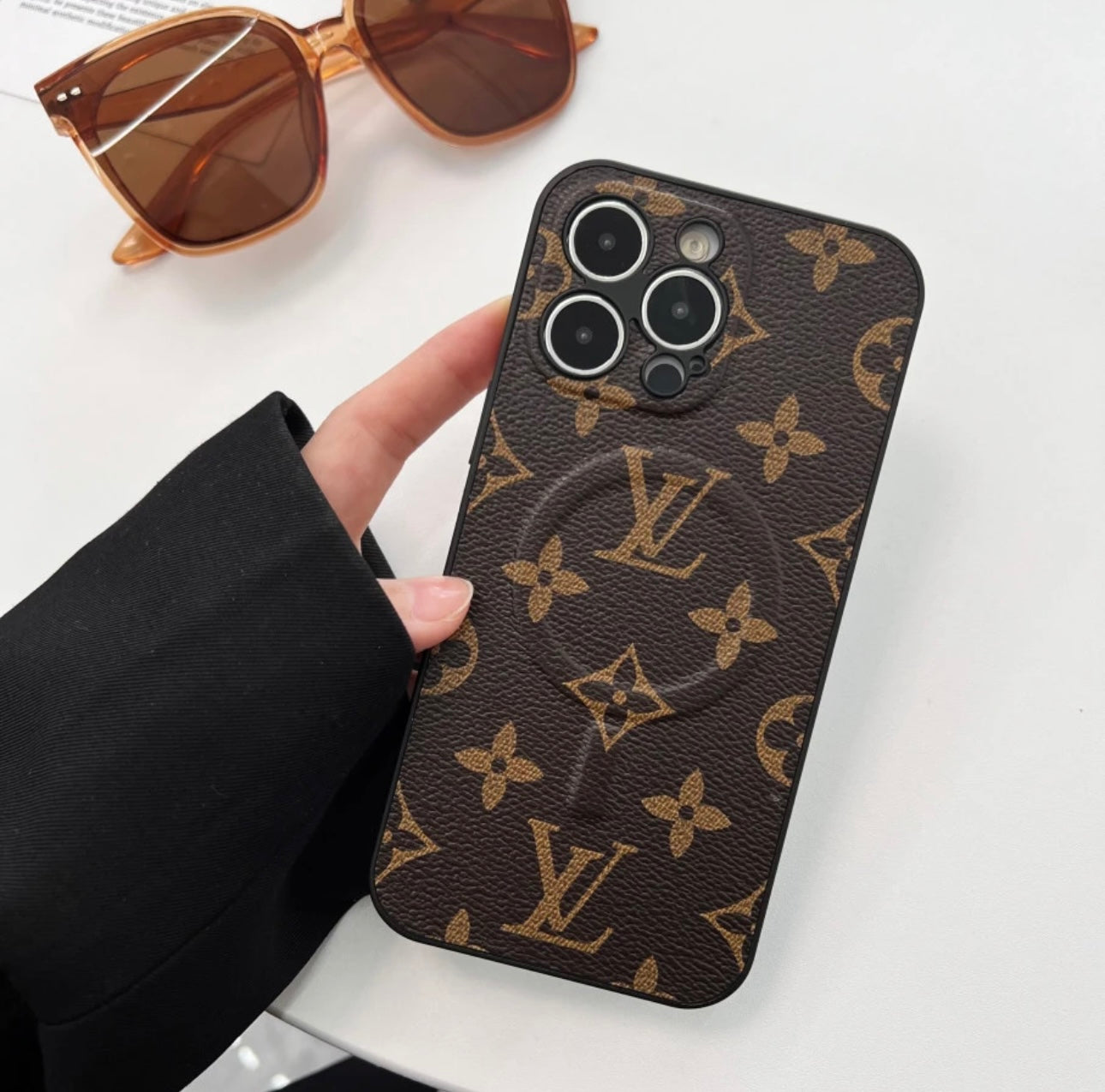 NEW LV  Shine x Mono iPhone Case (Magnetic attraction)