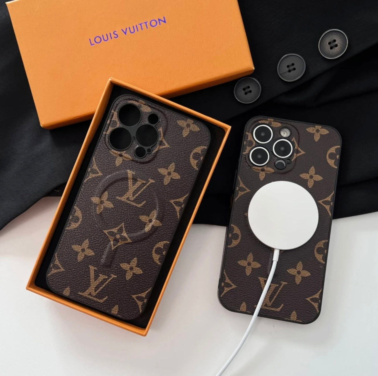 NEW LV  Shine x Mono iPhone Case (Magnetic attraction)